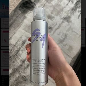 Monat glossy shine mist 4.6 fl oz